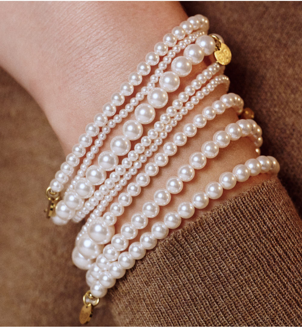 Bransoletka z białymi perłami BPE0146