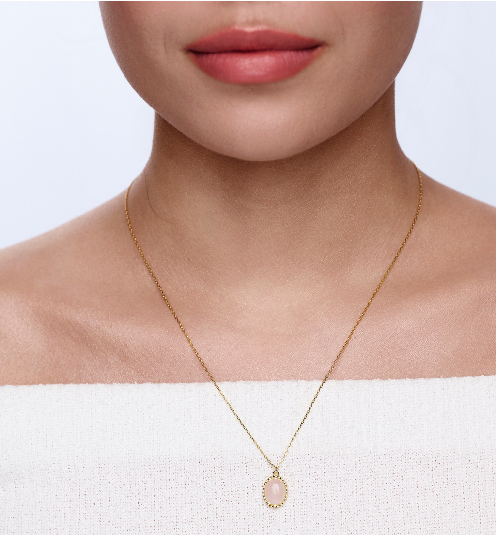 Naszyjnik z owalną zawieszką z kwarcu różowego NCA0094