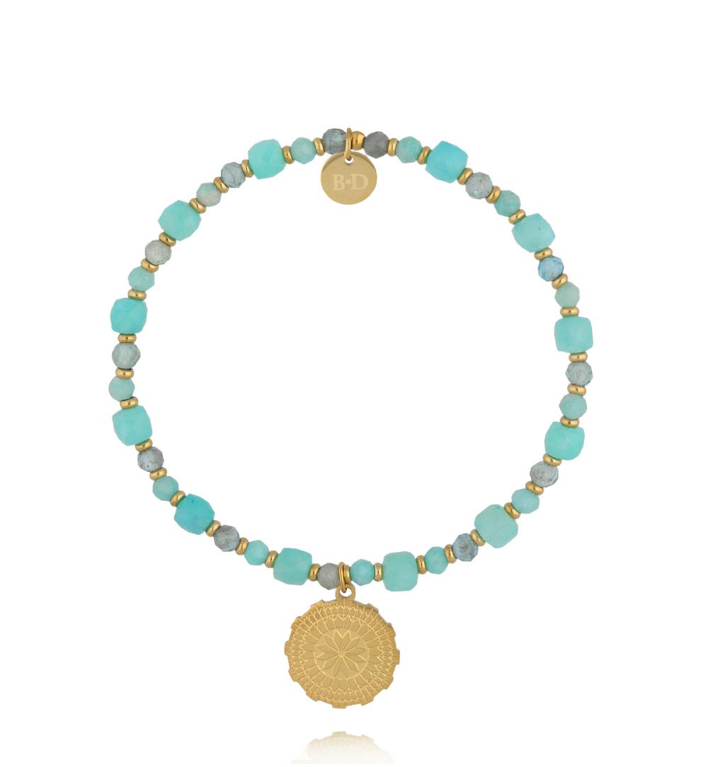 Bransoletka z amazonitem i złotym medalionem mandala BTW3700