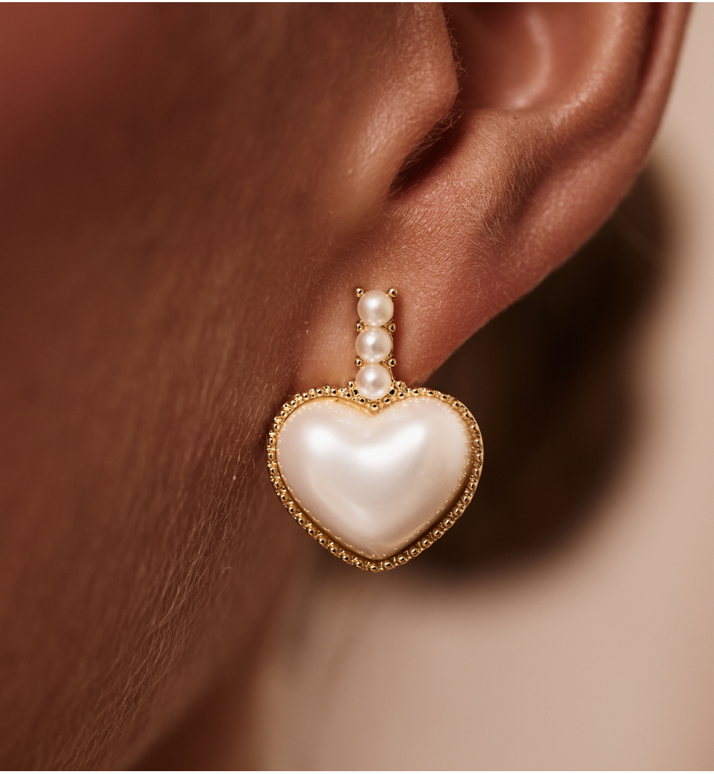 Kolczyki serca z perłą i złotą oprawą KPE0178