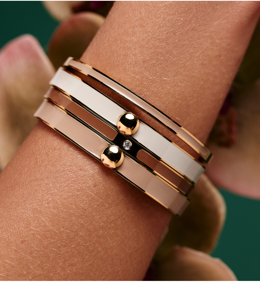 Zestaw sztywnych bransoletek w odcieniach złota, beżu i cappuccino ZN0205