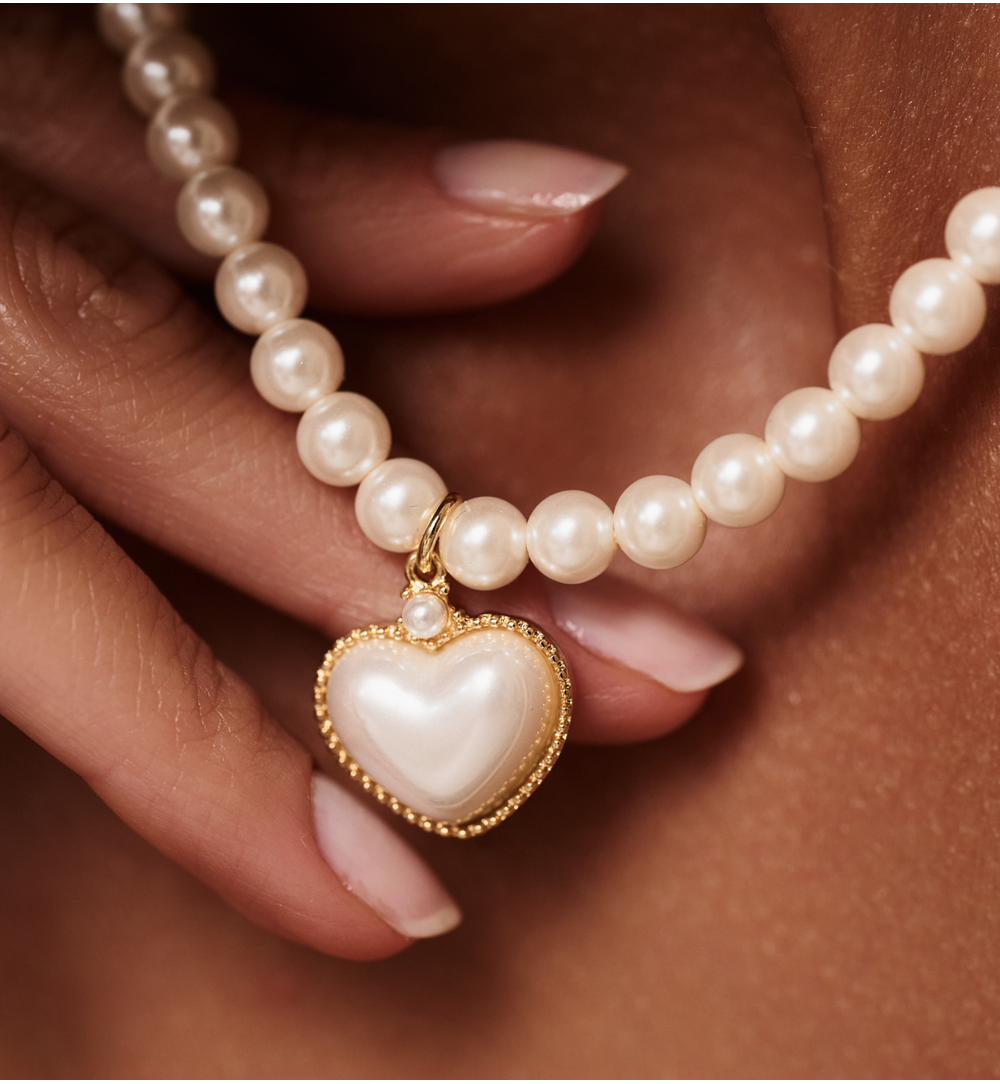 Naszyjnik z perełkami i złotym sercem NPE0343