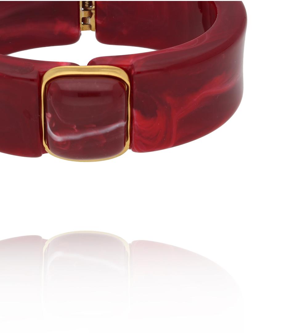 Bransoletka w odcieniu głębokiego burgundu z prostokątnym zapięciem BEU0008