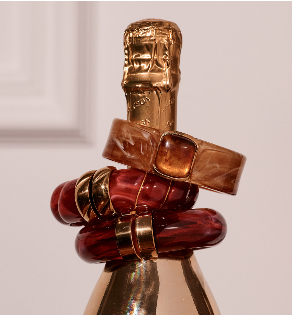 Bransoletka w odcieniu miodowego bursztynu z prostokątnym zapięciem BEU0012