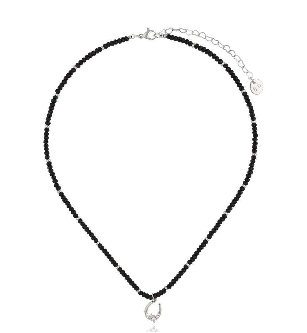 Naszyjnik z czarnych kamieni z zawieszką podkowy NTW1561