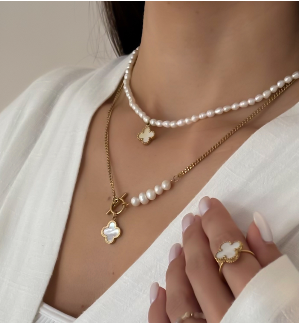 Naszyjnik z koniczynką i perłami Clover NSY0288