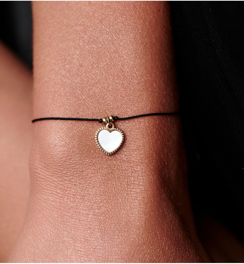 Bransoletka z czarnym sznurkiem i serduszkiem BGL1020