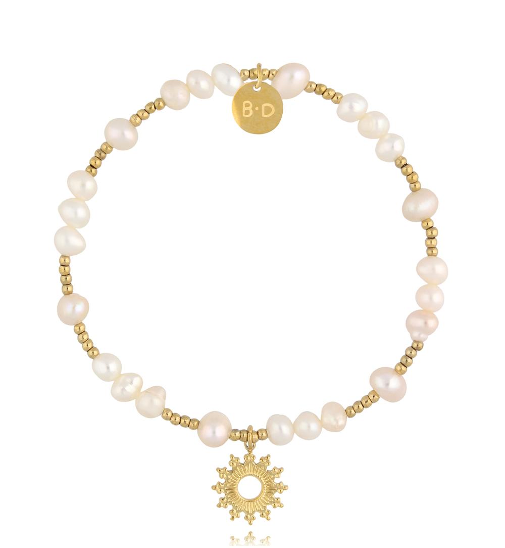 Bransoletka z perłami i złotą zawieszką White Night Elegance BPE0110