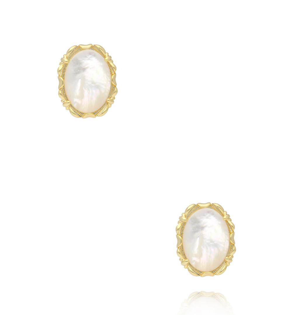 Kolczyki z masą perłową w złotej ozdobnej oprawie KSS2222