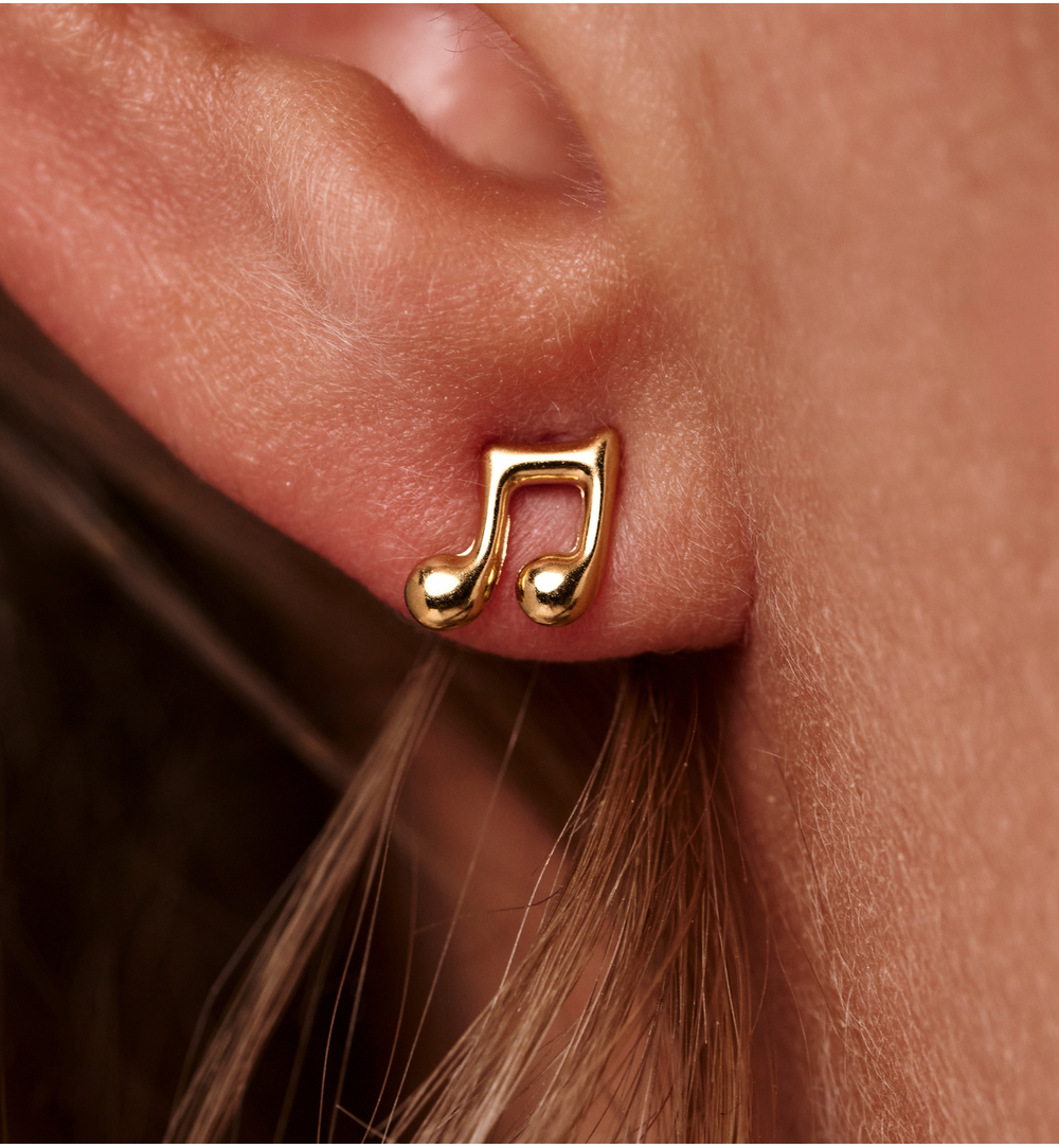Kolczyki w kształcie nutki – złocone, minimalistyczne KSY0542