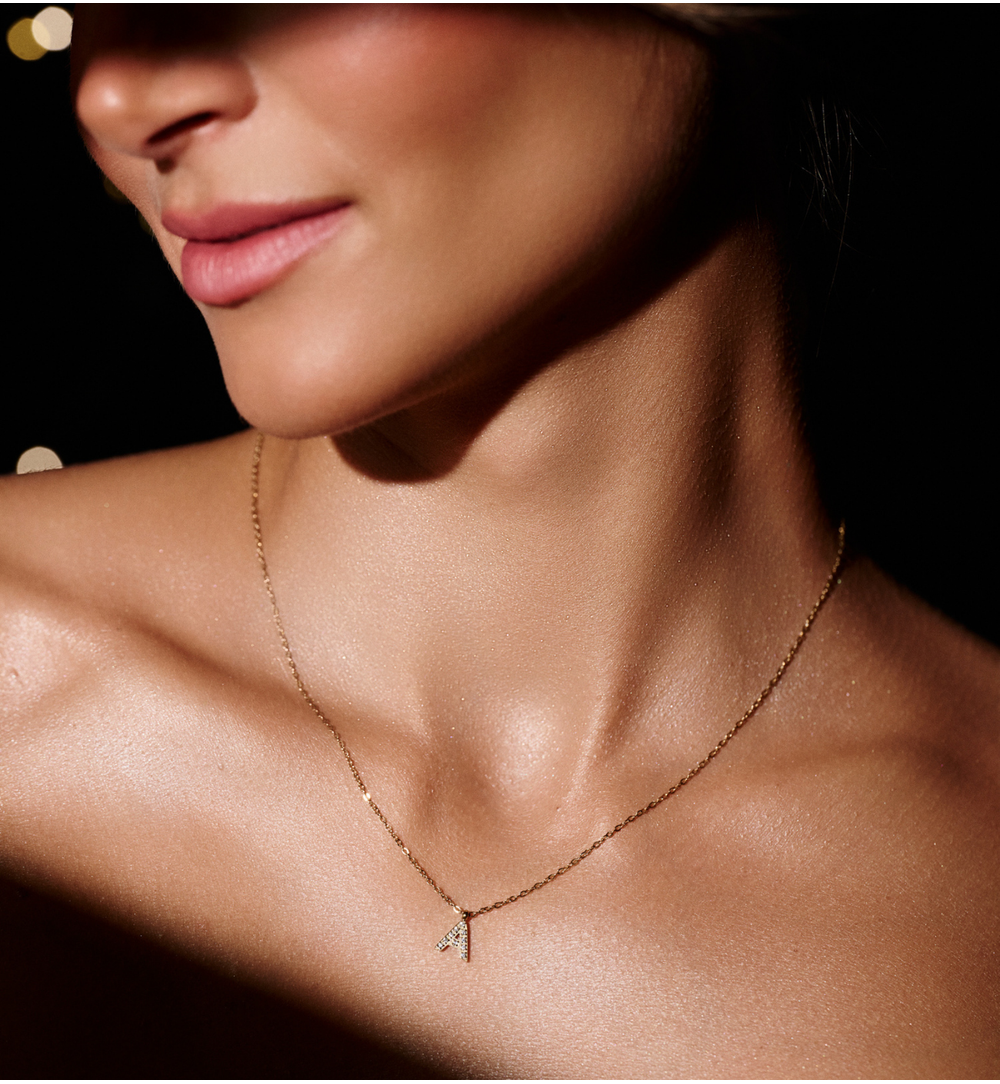 Naszyjnik z literką „A” wysadzaną cyrkoniami NSY0614