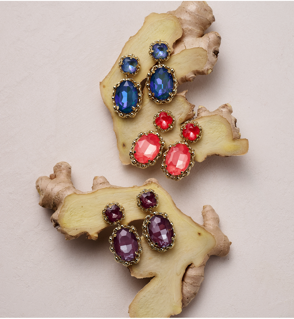 Kolczyki z koralowymi kryształami w złotej oprawie KGA0051