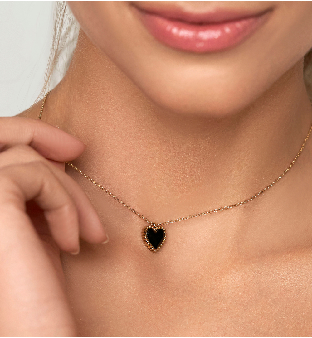 Naszyjnik złoty z sercem i czarną emalią Enamel Heart NSA0600