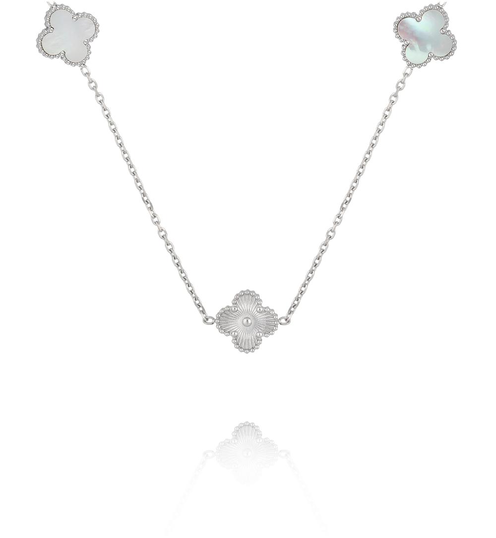 Długi naszyjnik z koniczynkami z masy perłowej – srebrny NSY0707