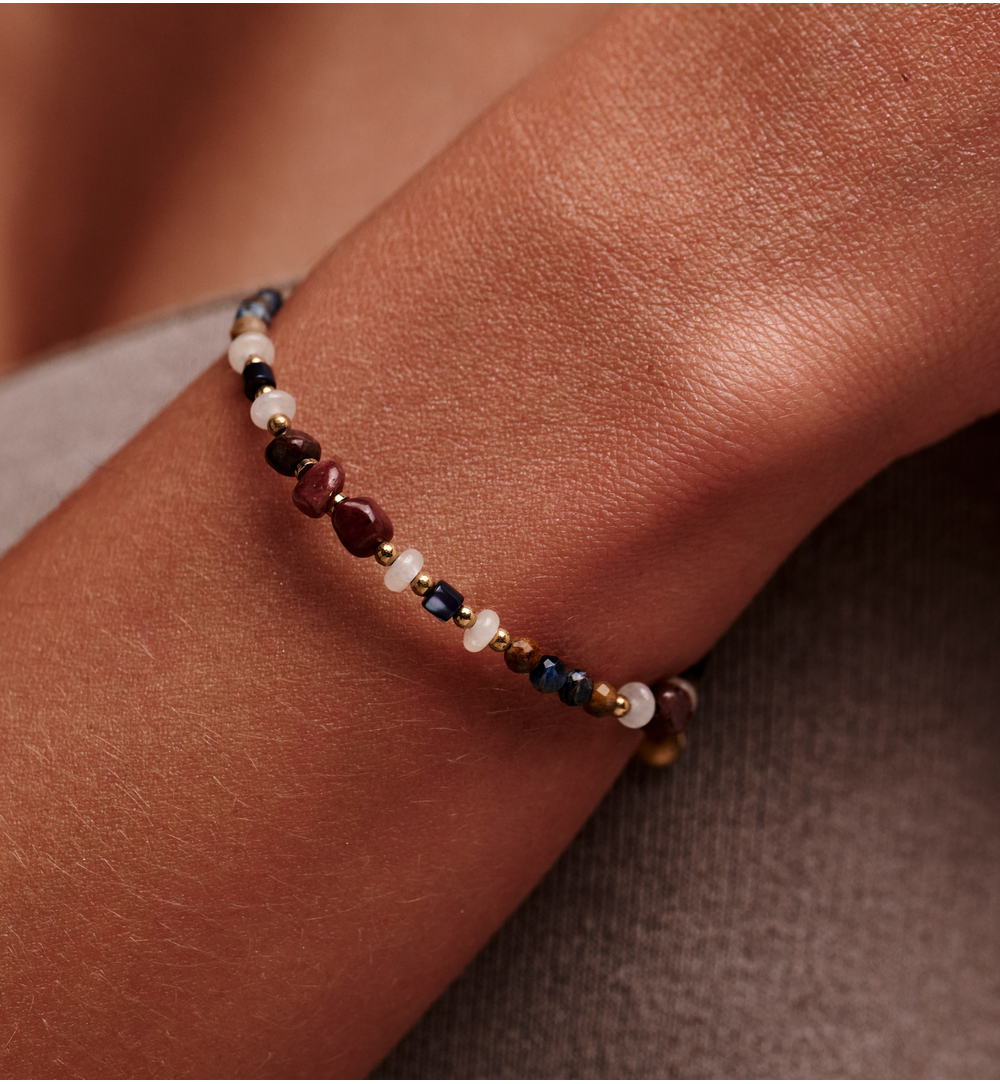 Bransoletka z naturalnych kamieni – turmalin, granat i amazonit BEA0089