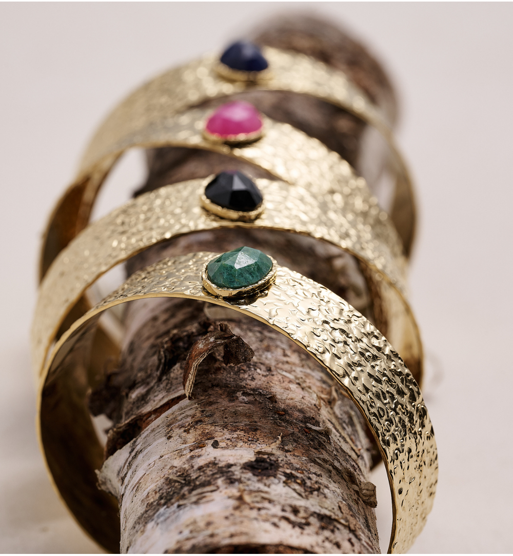 Bransoletka szeroka złocona z jadeitem afrykańskim BEA0020