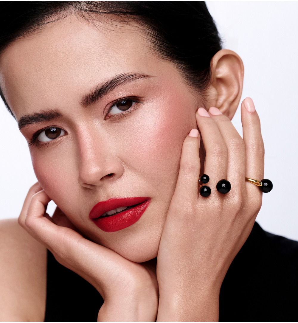 Pierścionek z czarnym agatem w złotej oprawie PSA1160