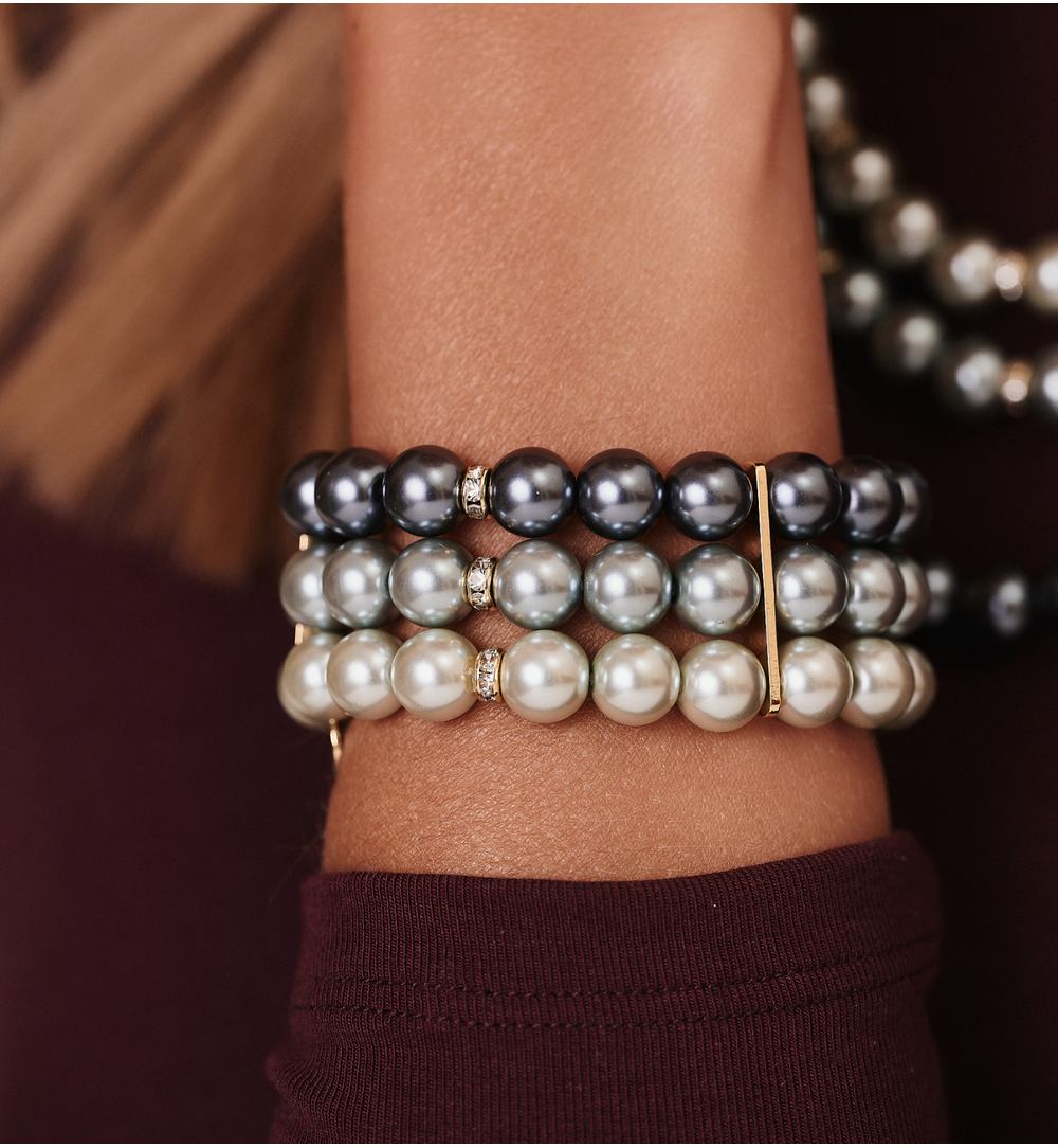 Bransoletka z szarych pereł z kryształowymi detalami BPE0158
