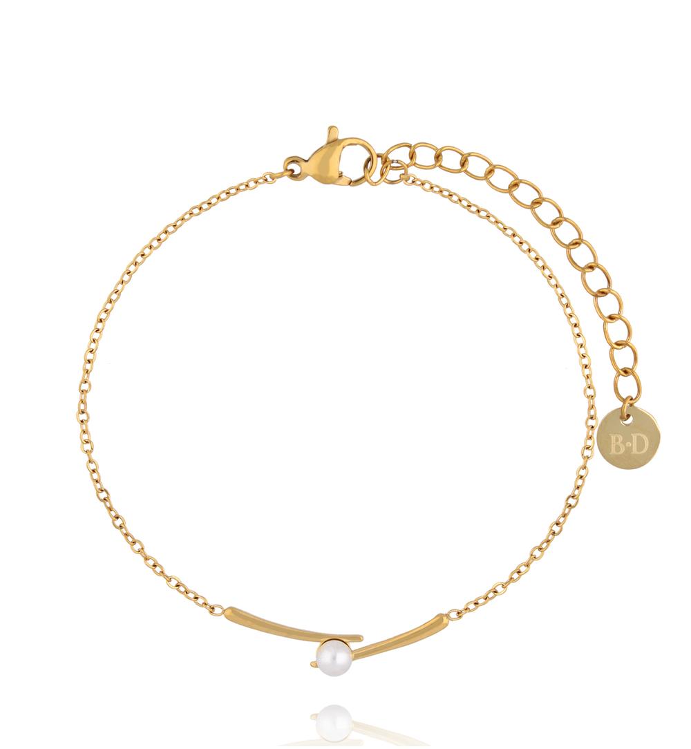 Bransoletka z perłą zamkniętą w złotych liniach BSY0644