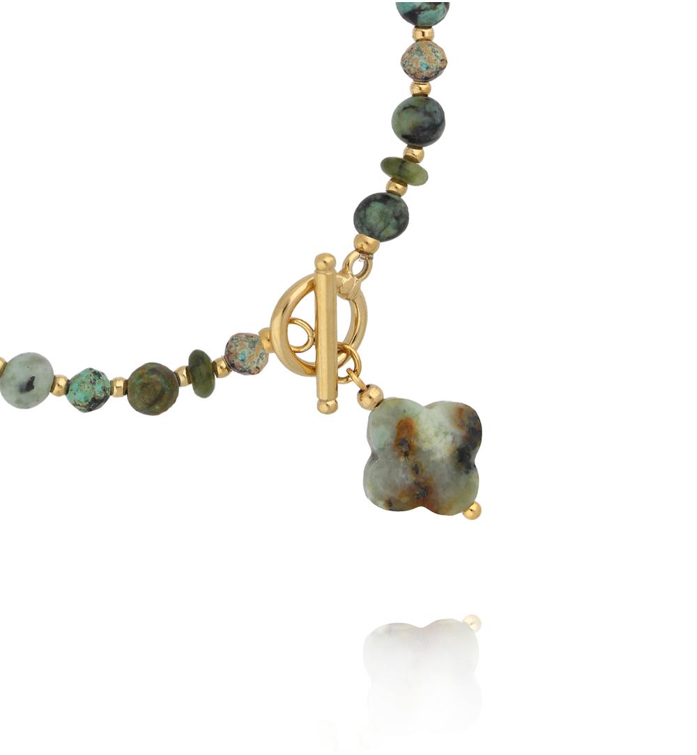 Bransoletka z turkusami z koniczynką i złotym zapięciem BPA0645