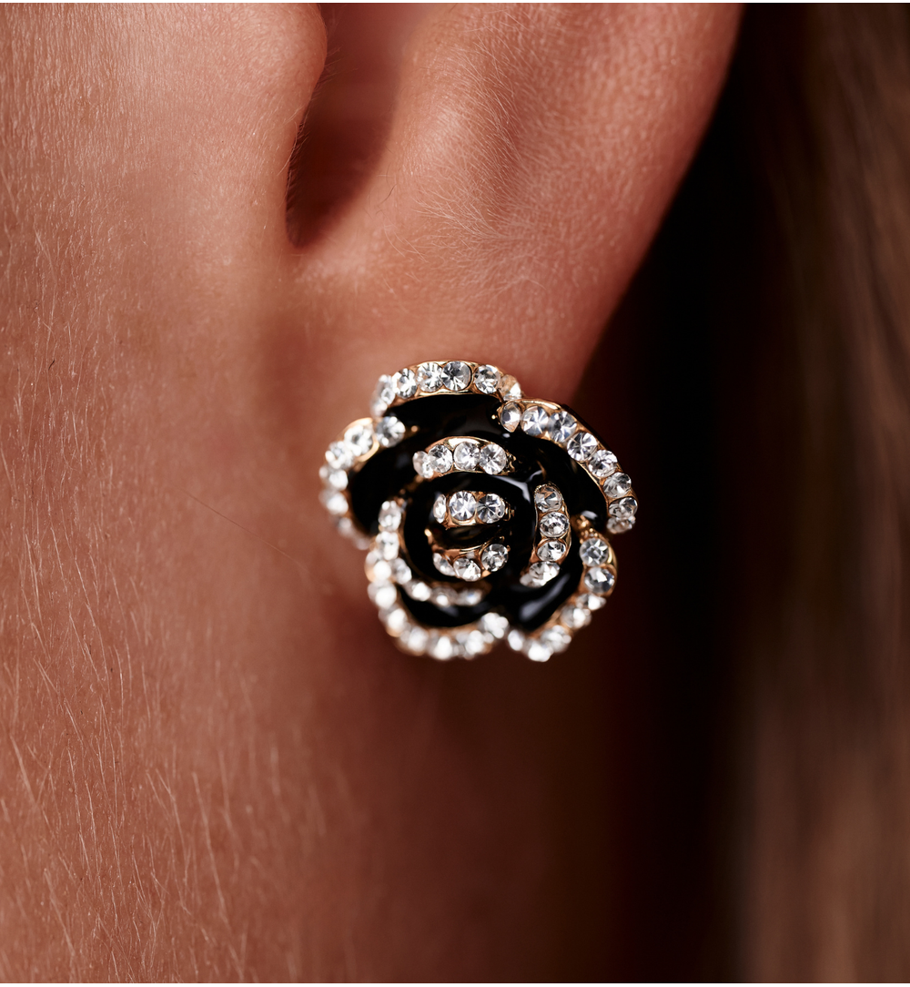 Kolczyki w kształcie róży z czarną emalią i kryształkami KSS2238