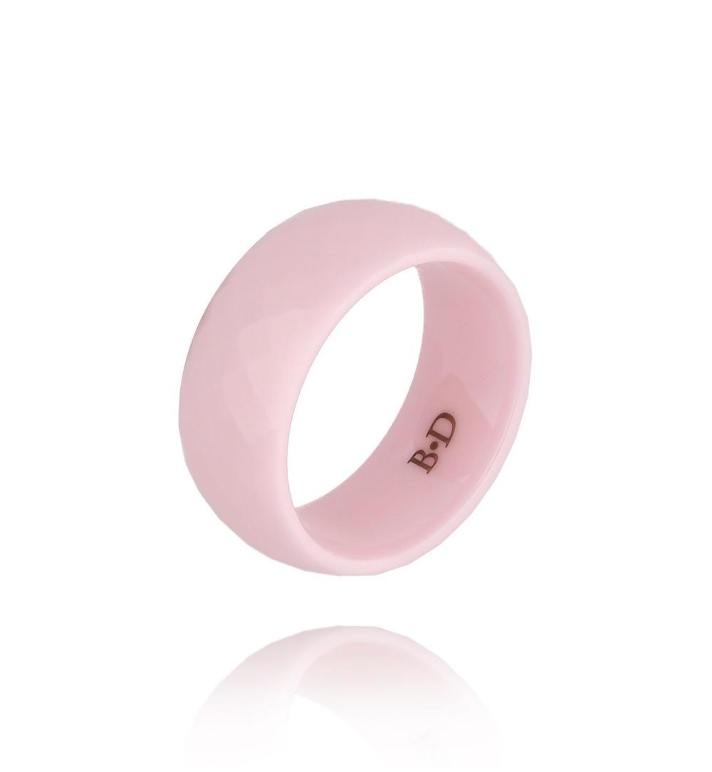 Obrączka z ceramiki różowa fasetowana Feminine PFE0010