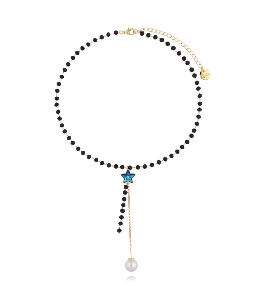 Naszyjnik z czarnych koralików i niebieską gwiazdą NLU0049
