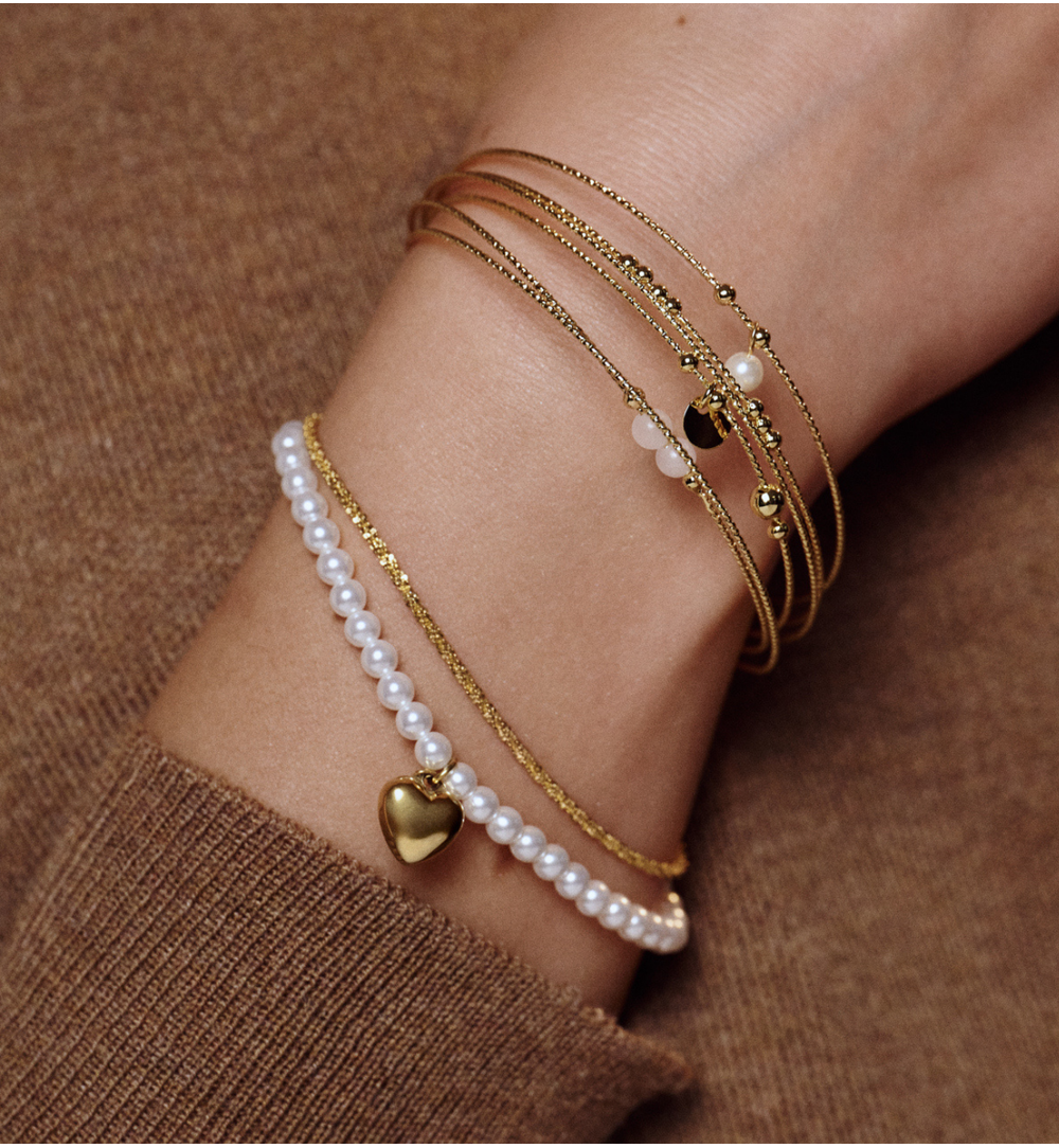 Zestaw złotych bransoletek z perełkami i sercem ZN0022