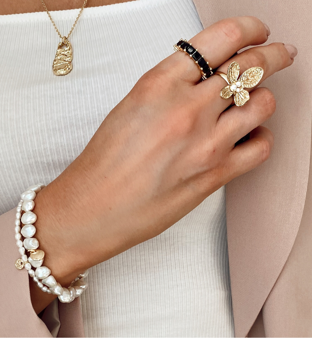 Pierścionek złoty z czarnymi kryształkami PRG0067