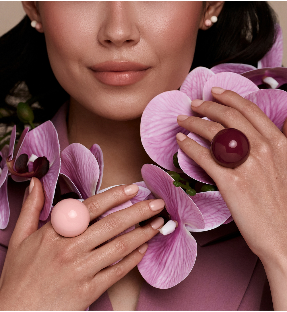 Pierścionek z brzoskwiniową emalią w złotej oprawie PSA1199