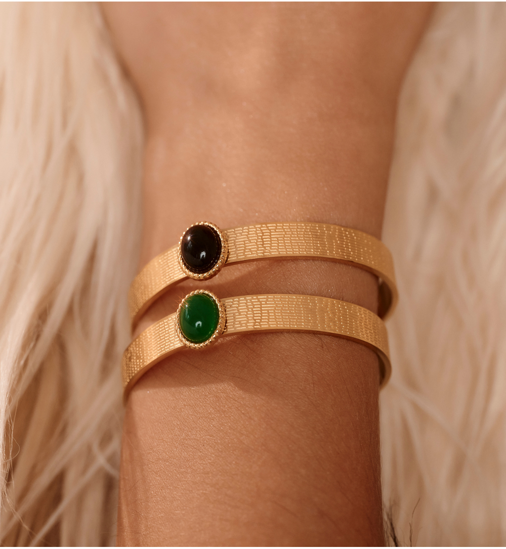 Bransoleta złota open cuff z czarnym agatem BSY0482