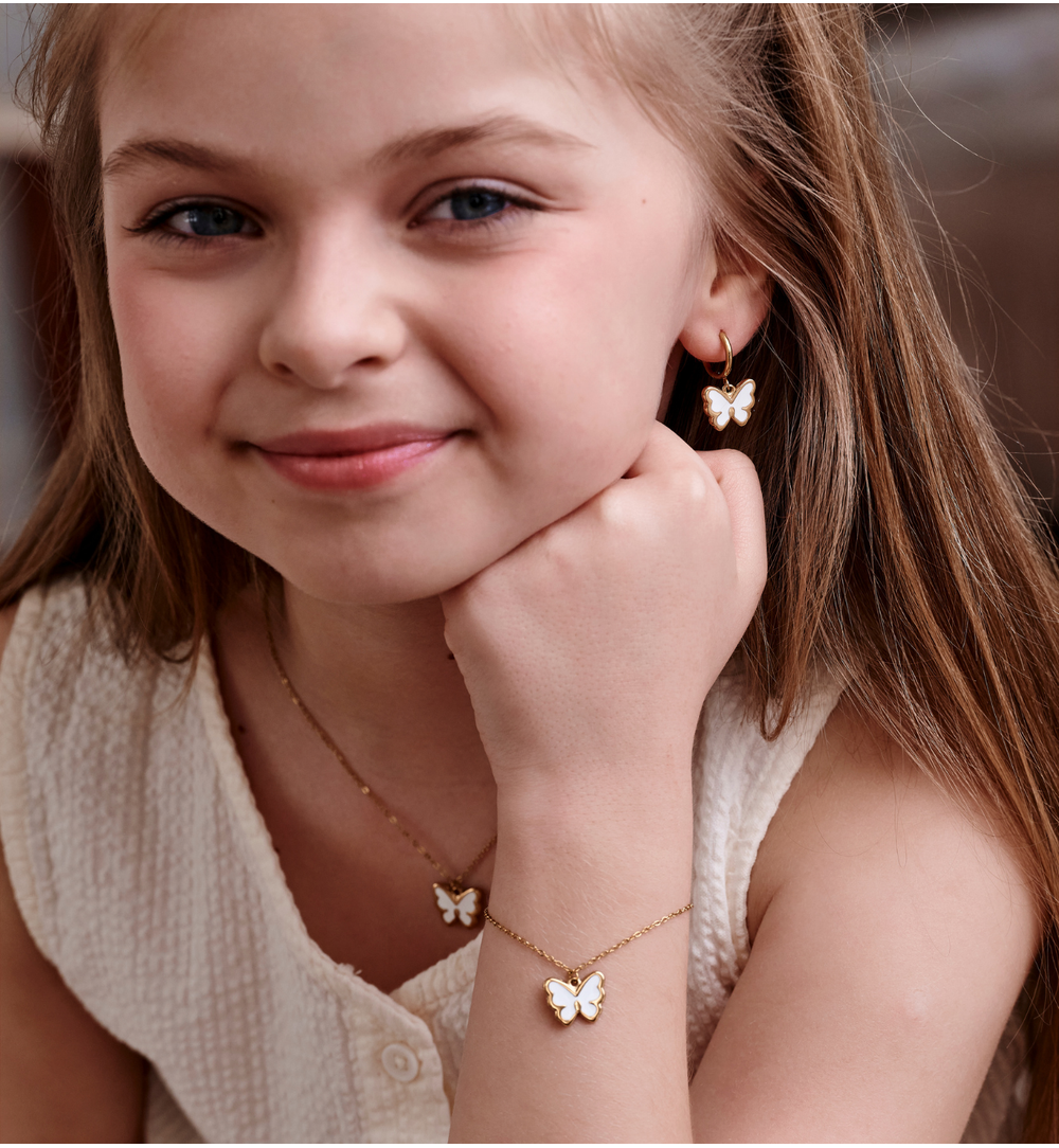 Kolczyki koła z motylkiem z białą emalią KSY0672