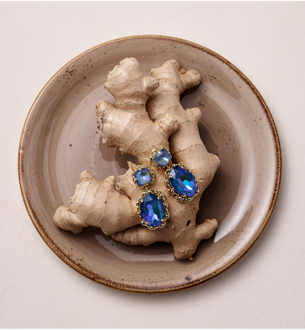 Kolczyki z niebieskimi kryształami w złotej oprawie KGA0050