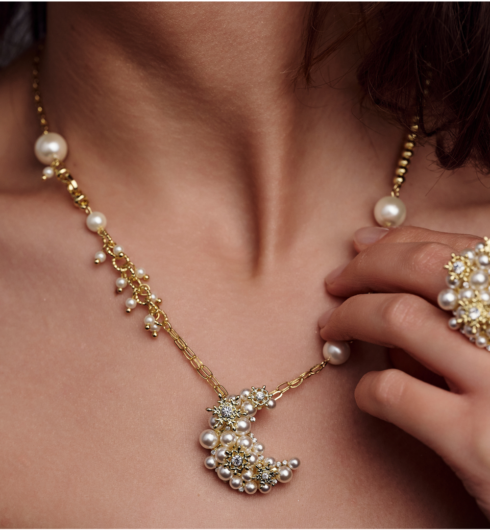 Zestaw biżuterii z perłami i złotymi akcentami ZN0132