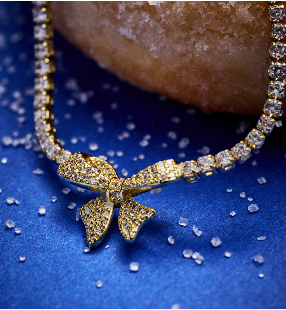 Naszyjnik typu tennis z zawieszką w kształcie kokardki NS0394