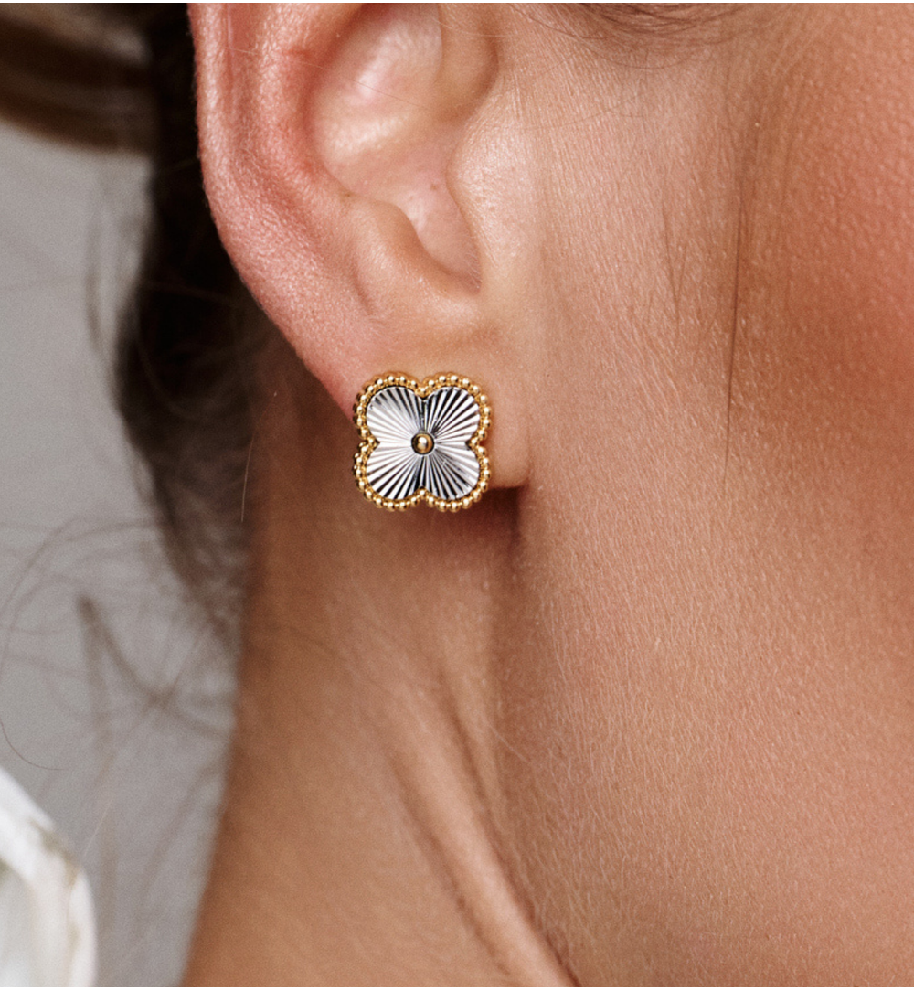 Kolczyki w kształcie koniczyny w kolorze srebrnym i złotym KSS2133