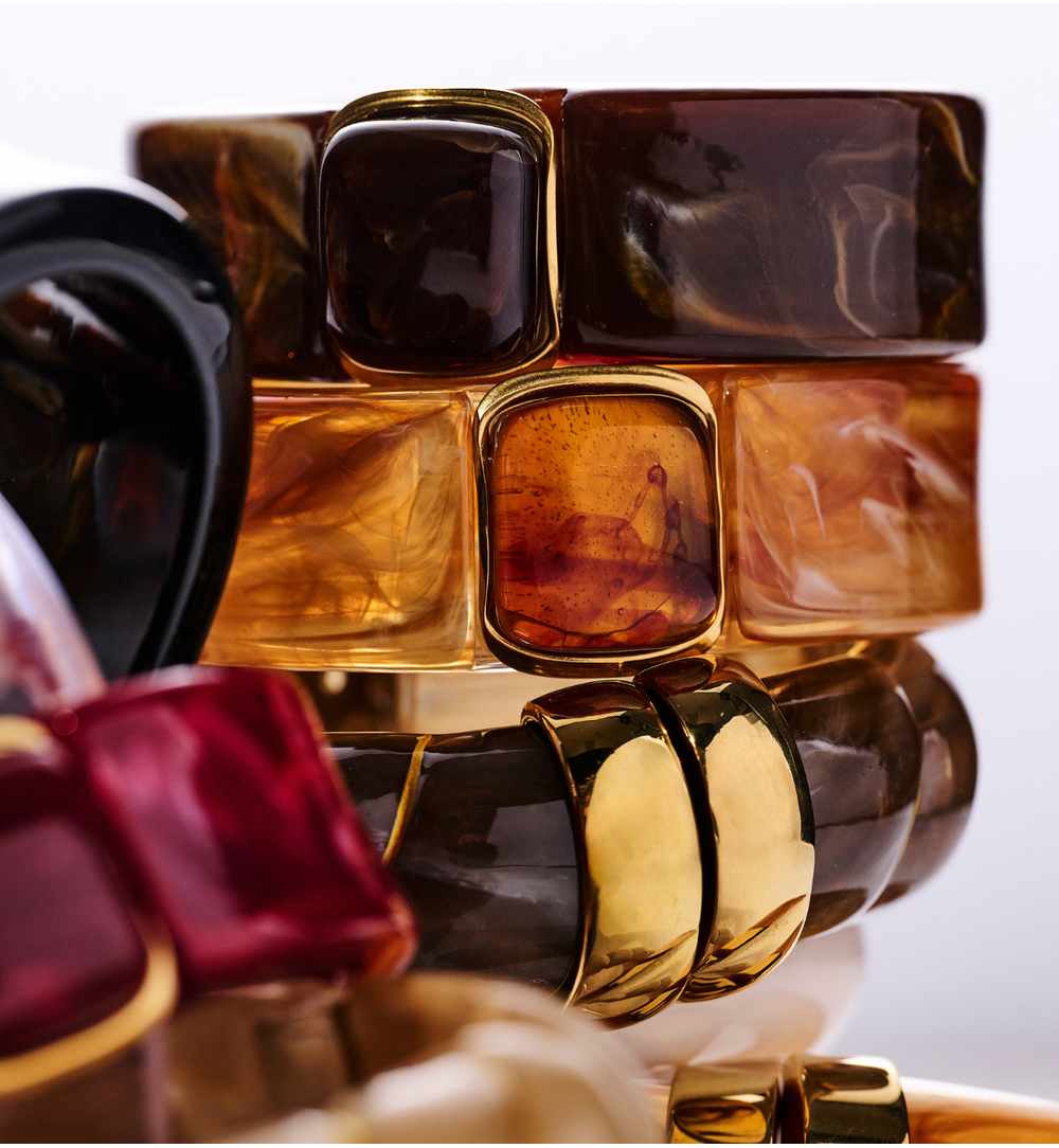 Bransoletka w odcieniu głębokiego brązu ze złotym zapięciem BEU0007