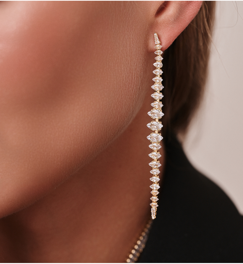 Zestaw biżuterii w odcieniu złota – odważna elegancja z nutą wieczorowego blasku ZN0016