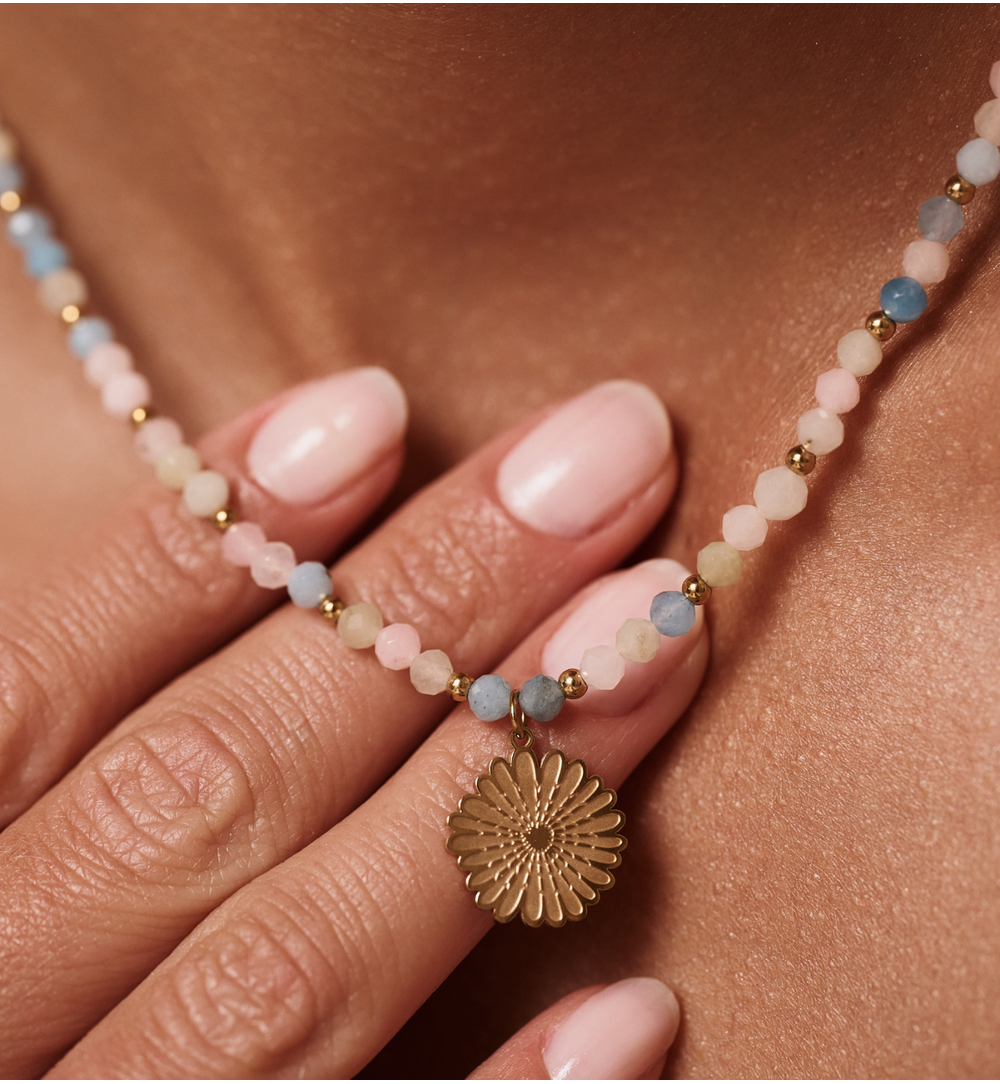 Naszyjnik pastelowy z kwiatkiem NTW1527