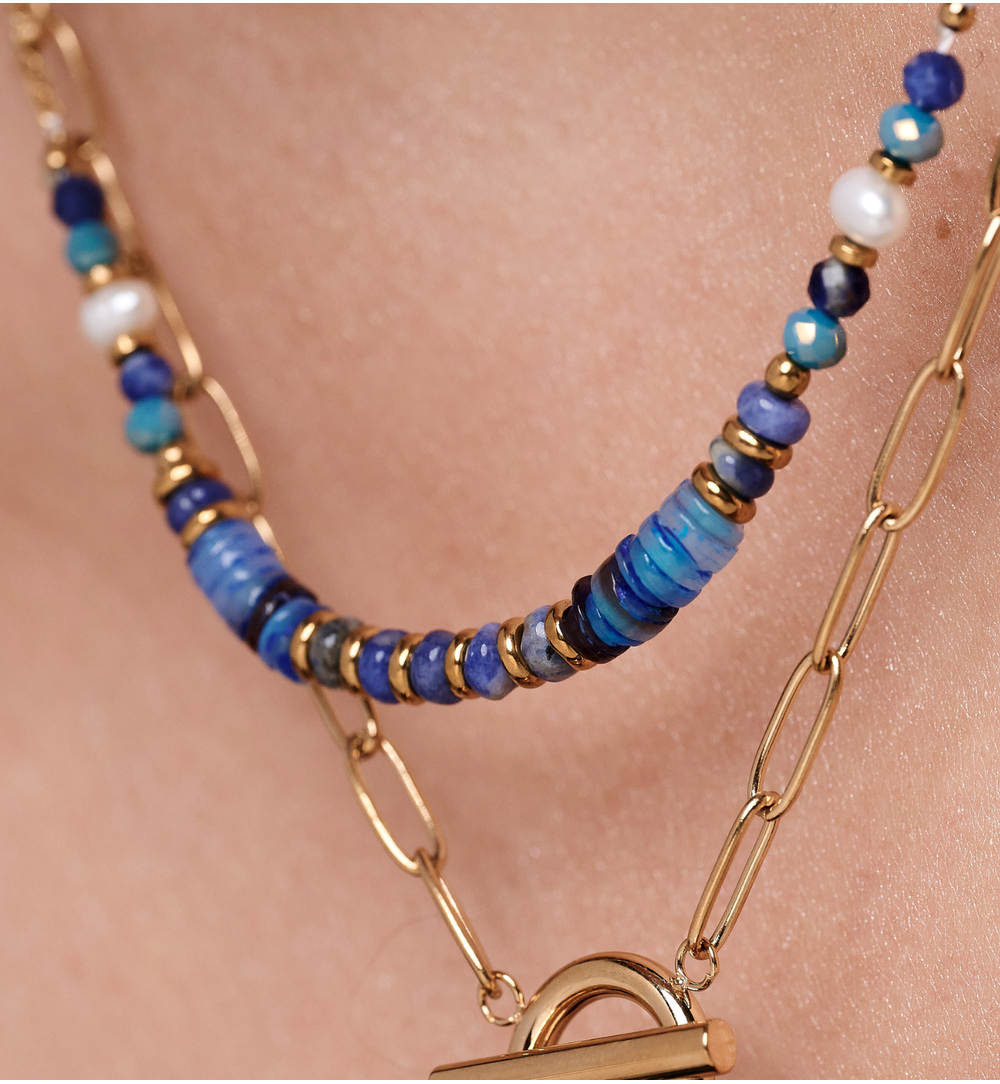 Zestaw złotych naszyjników z granatowo-niebieskimi kamieniami i zawieszką z koniczyną ZN0120