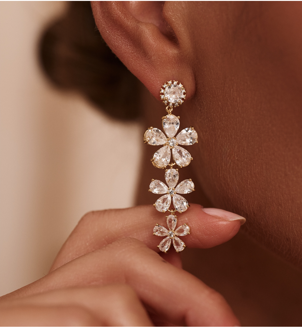 Koczyki długie złote z kryształami w kształcie kwiatów KSS2026