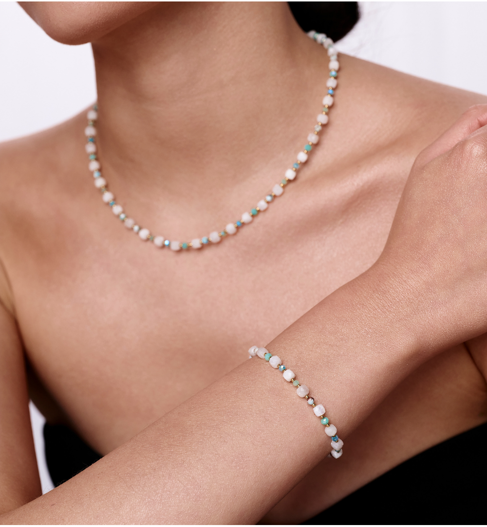 Bransoletka z kamieniem księżycowym BPA0579