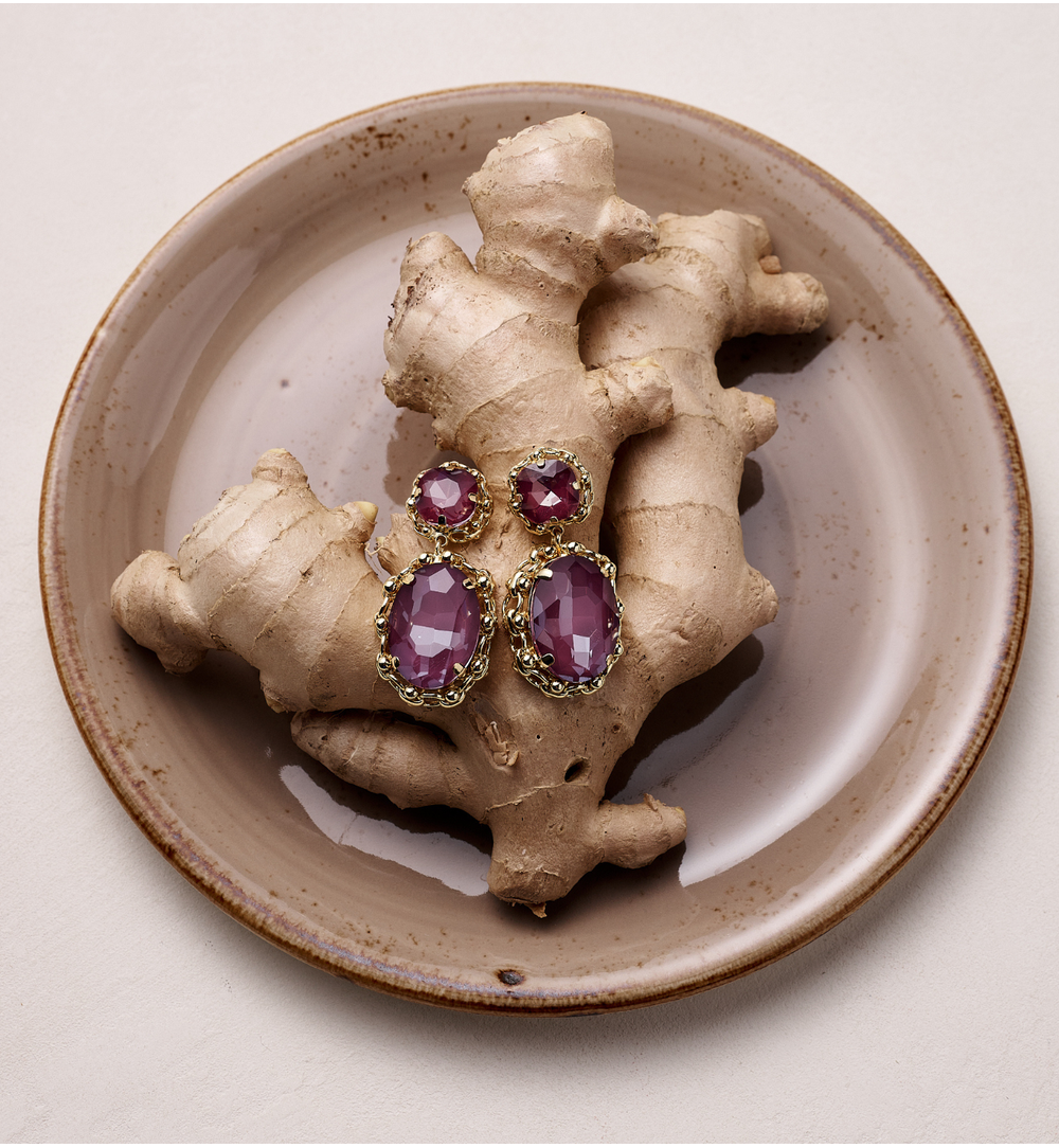 Kolczyki z bordowymi kryształami w złotej oprawie KGA0049