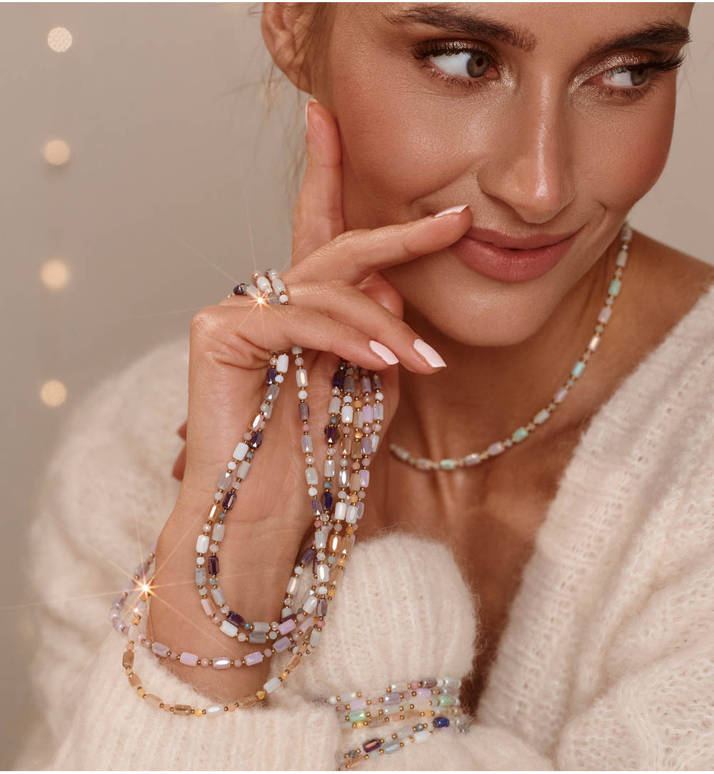 Naszyjnik w odcieniach błękitu, bieli i głębokiego granatu NTW1554