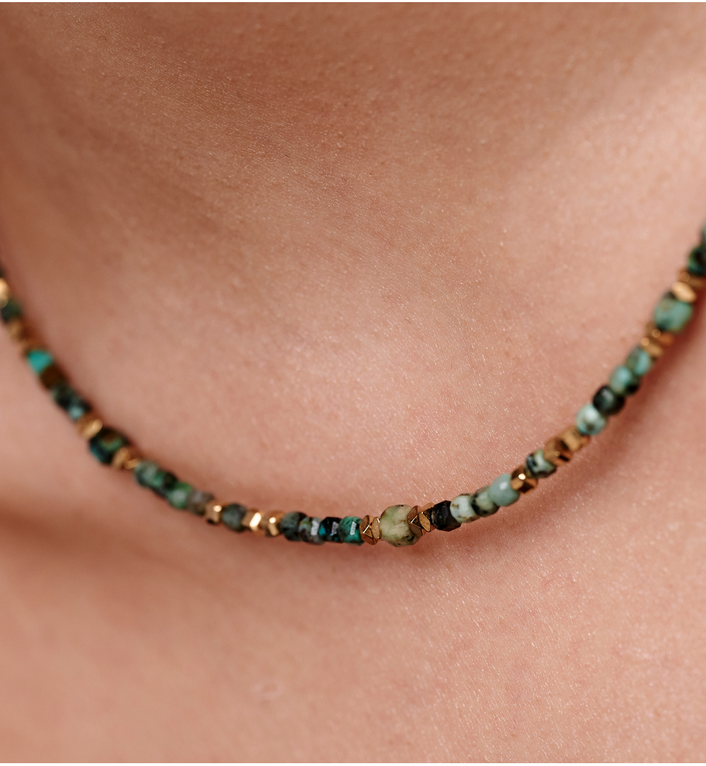 Naszyjnik z afrykańskim turkusem i złotymi akcentami NPA1464