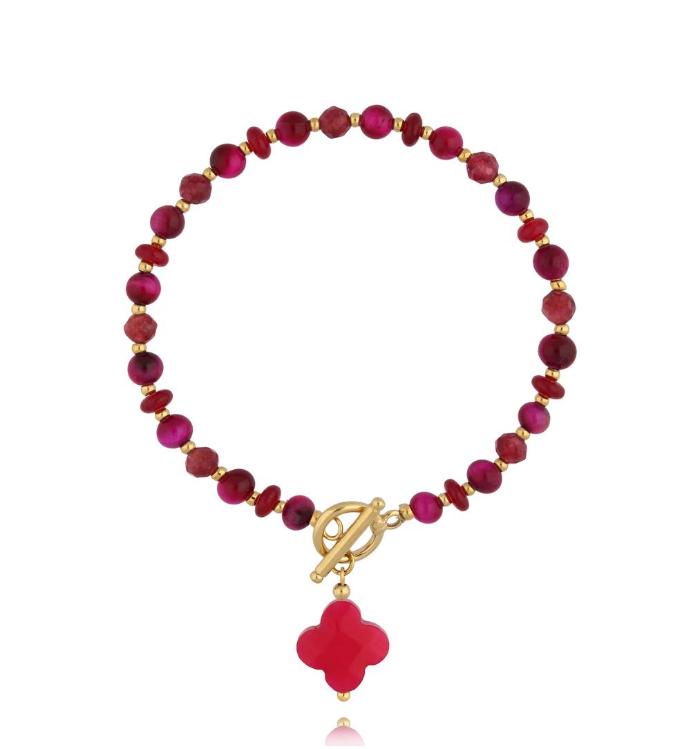 Bransoletka z czerwonymi jadeitami  z koniczynką i złotym zapięciem BPA0640