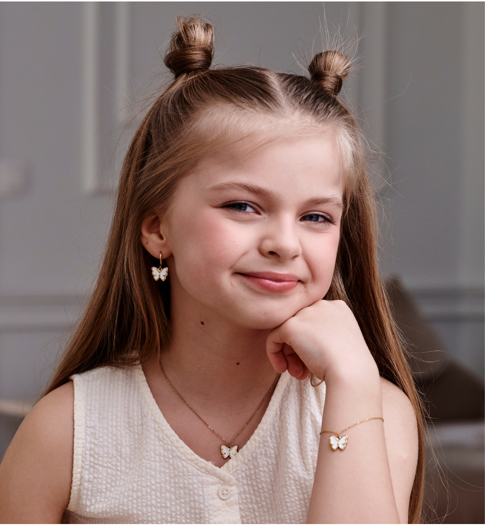 Kolczyki koła z motylkiem z białą emalią KSY0672