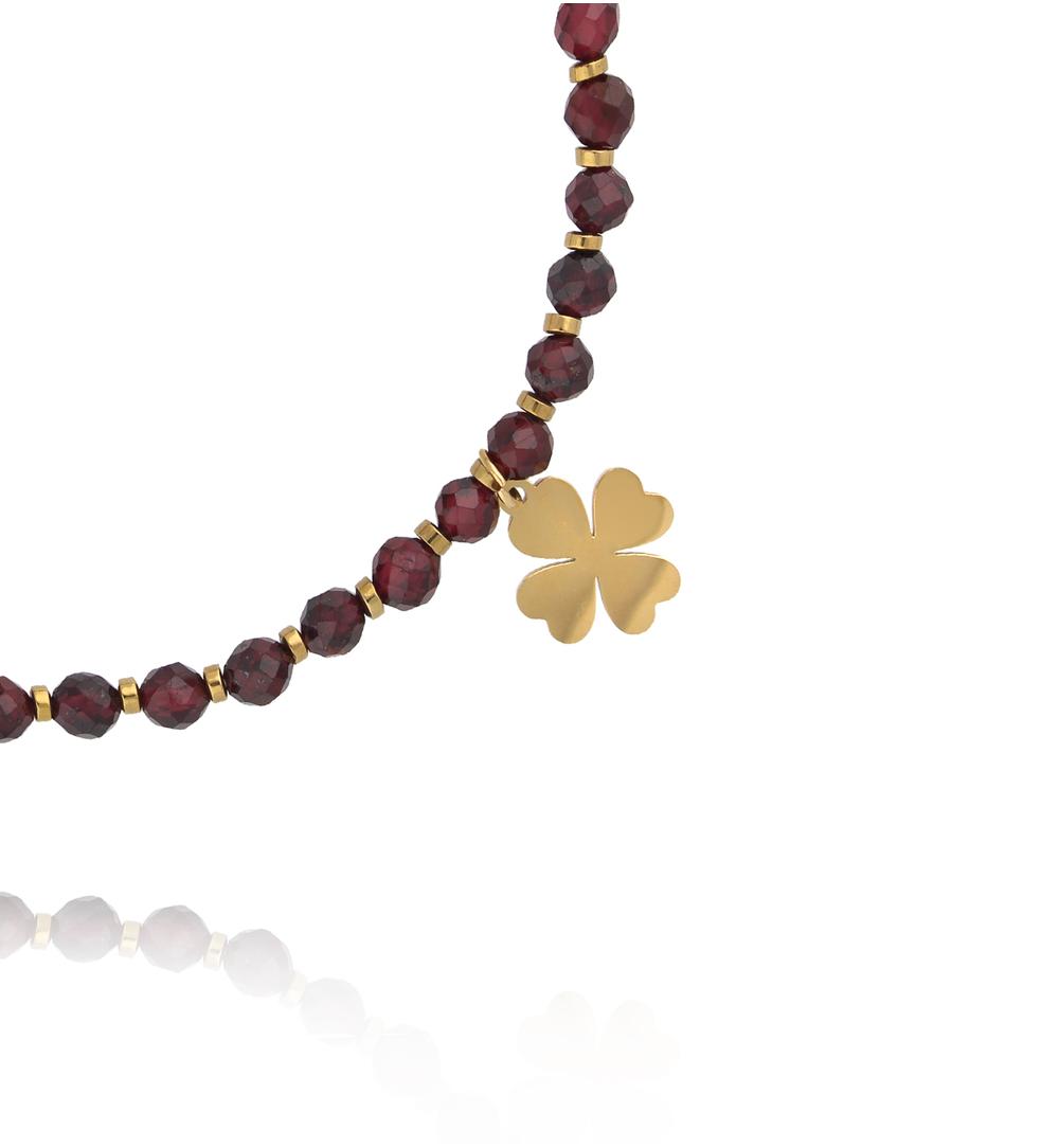 Bransoletka z naturalnego granatu i złoconą koniczynką BTW3539