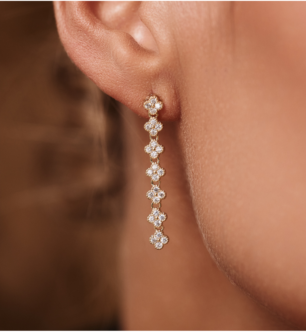 Kolczyki w formie złoconych, cyrkoniowych kwiatków KLU0139