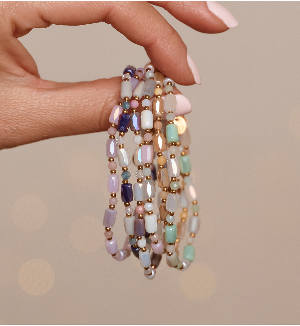 Bransoletka z pastelowych szklanych kryształków w odcieniach mięty BTW3596